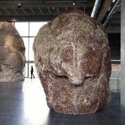 Выставка «Яйцо и Камень»