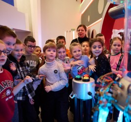 Веселые каникулы в компании роботов на «Робостанции»