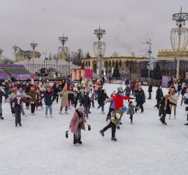 Благотворительный день на катке ВДНХ 2026