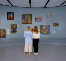 Выставка «Школа Званцевой. Лаборатория модернизма»