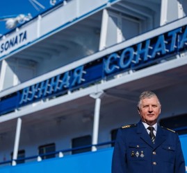 В гости на «Лунную сонату»: экскурсия по теплоходу с обедом или ужином