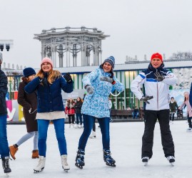 Утренние зарядки на катке ВДНХ 2025–2026