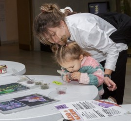 День матери в Дарвиновском музее 2025