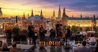Симфония уходящего солнца. Единственный мужской оркестр на крыше The Carlton с видом на Кремль