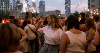Вечеринка «Пой и танцуй на закатной крыше. Хиты 90-х и 2000-х»