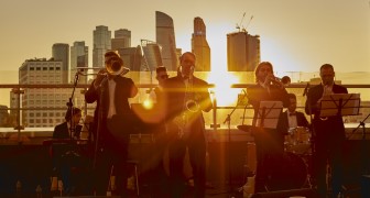 «История джаза» на открытой крыше: голливудский концерт с известным смолл-оркестром
