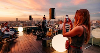 Концерты на крыше с видом в Москве: три центральных площадки Roofevents этим летом