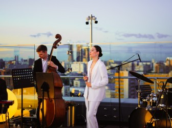 «Сердце бразильского джаза» в атмосферном джаз-лаунже на высоте: живой концерт с видом на Москву 2023