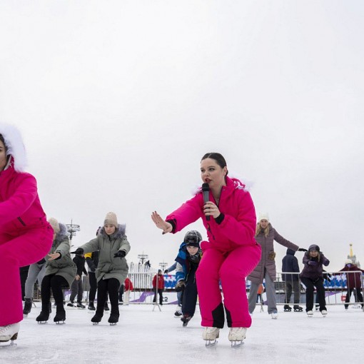Утренние зарядки на катке ВДНХ 2024-2025