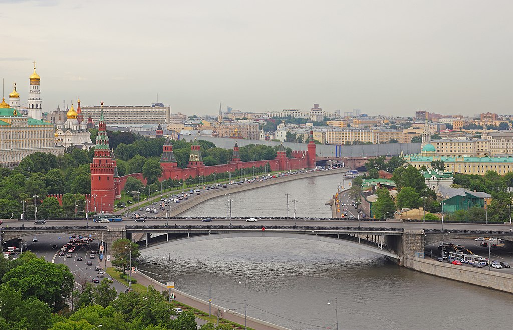10 самых известных и популярных мостов в Москве