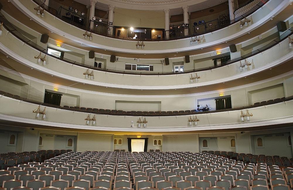 Молодежный театр барнаул фото зала