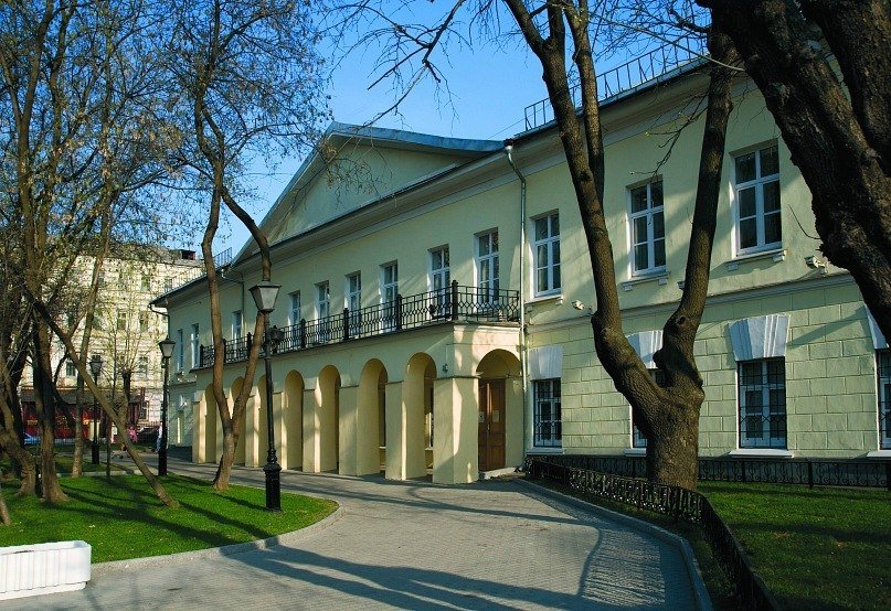 Дом Н.В. Гоголя — мемориальный музей и научная библиотека