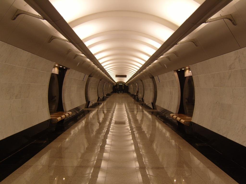 Станция метро международная