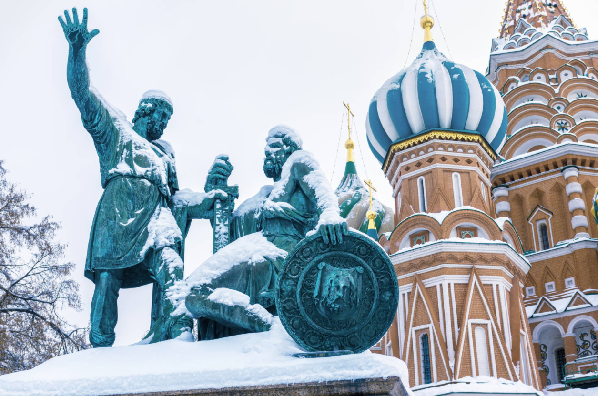 Минин и Пожарский памятник Москва зима
