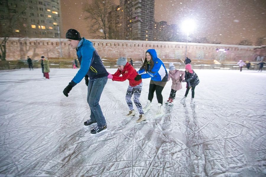Обучение катанию на коньках в парках Москвы 2023