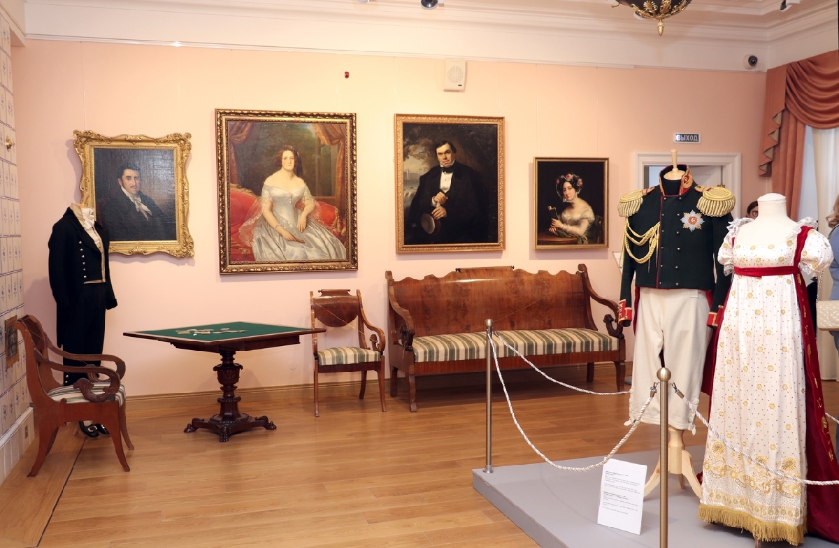 Выставка «Выход в свет. Балы и салоны в Москве XIX века»