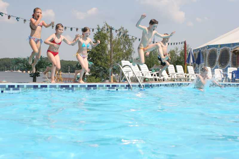 10 лучших открытых бассейнов в Москве в 2023 году
