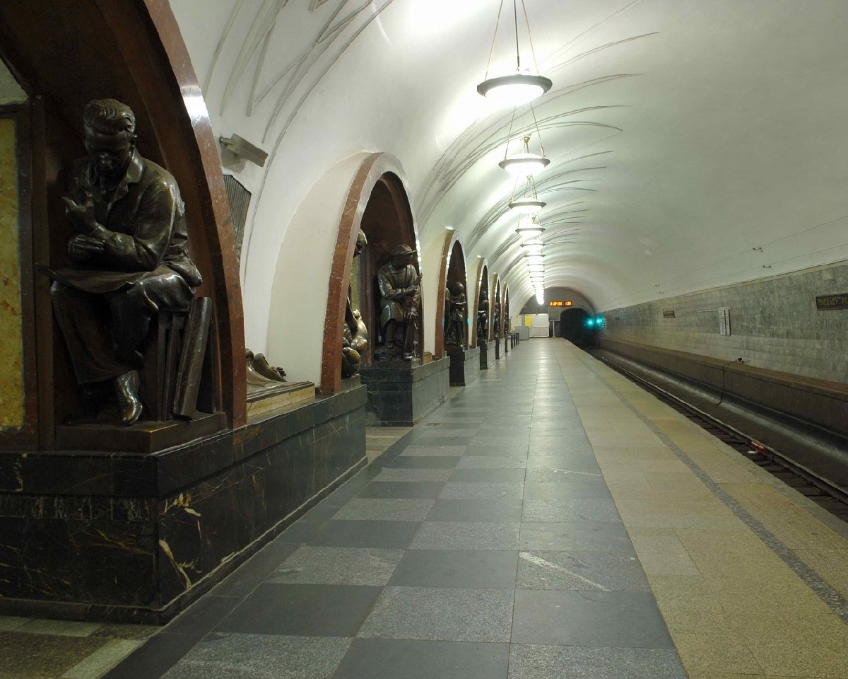 метро революции москва