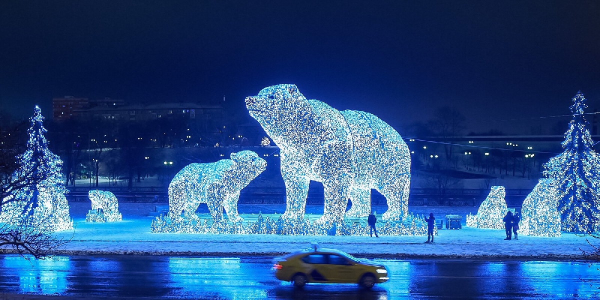 Световая инсталляция «Полярные медведи» 2021–2022