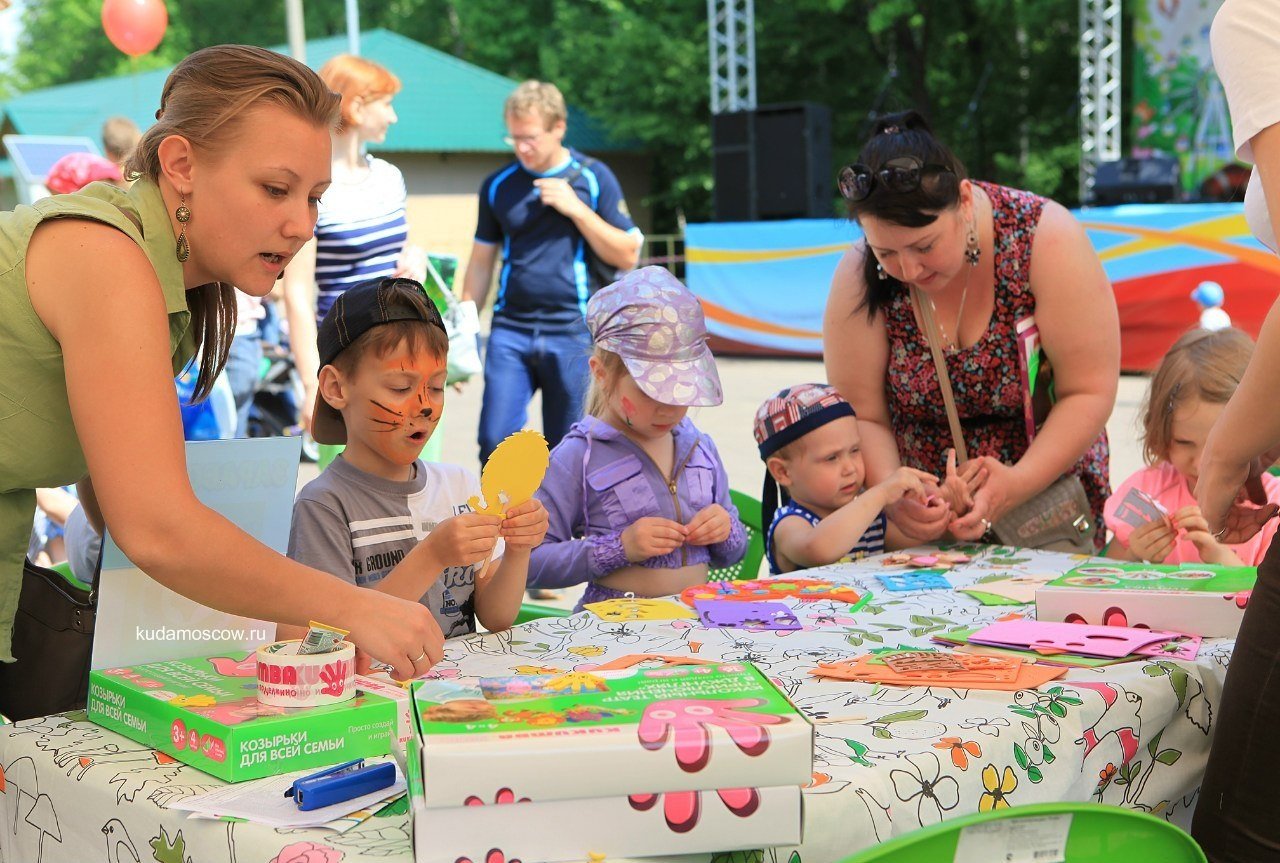 Какое мероприятие можно организовать. Мастер класс для детей в парке. Летние мероприятия для детей. Творчество на улице с детьми. Творческий мастер класс для детей.