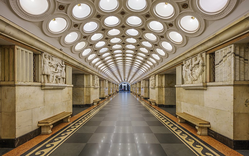 10 самых красивых исторических станций метро в Москве