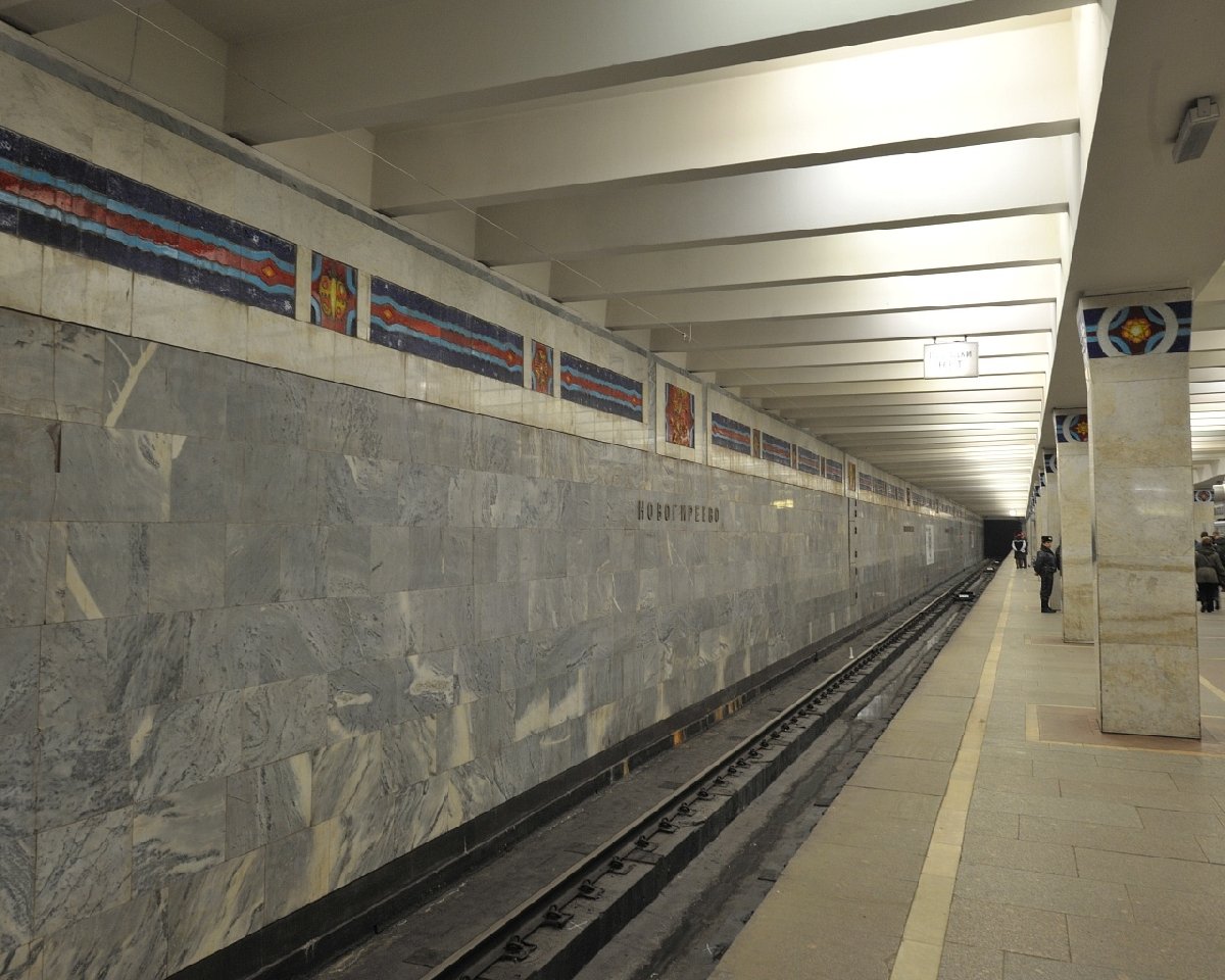 Станция метро новогиреево