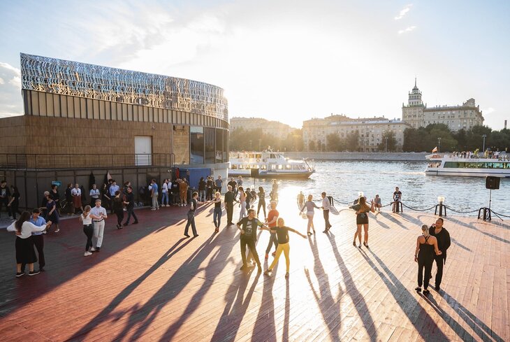 7 парков Москвы, где летом 2023 проводятся бесплатные занятия по танцу